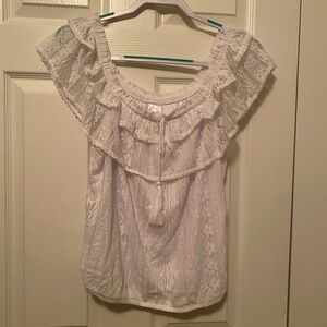 Woman’s top , size L , white . Can be worn off or on shoulder
